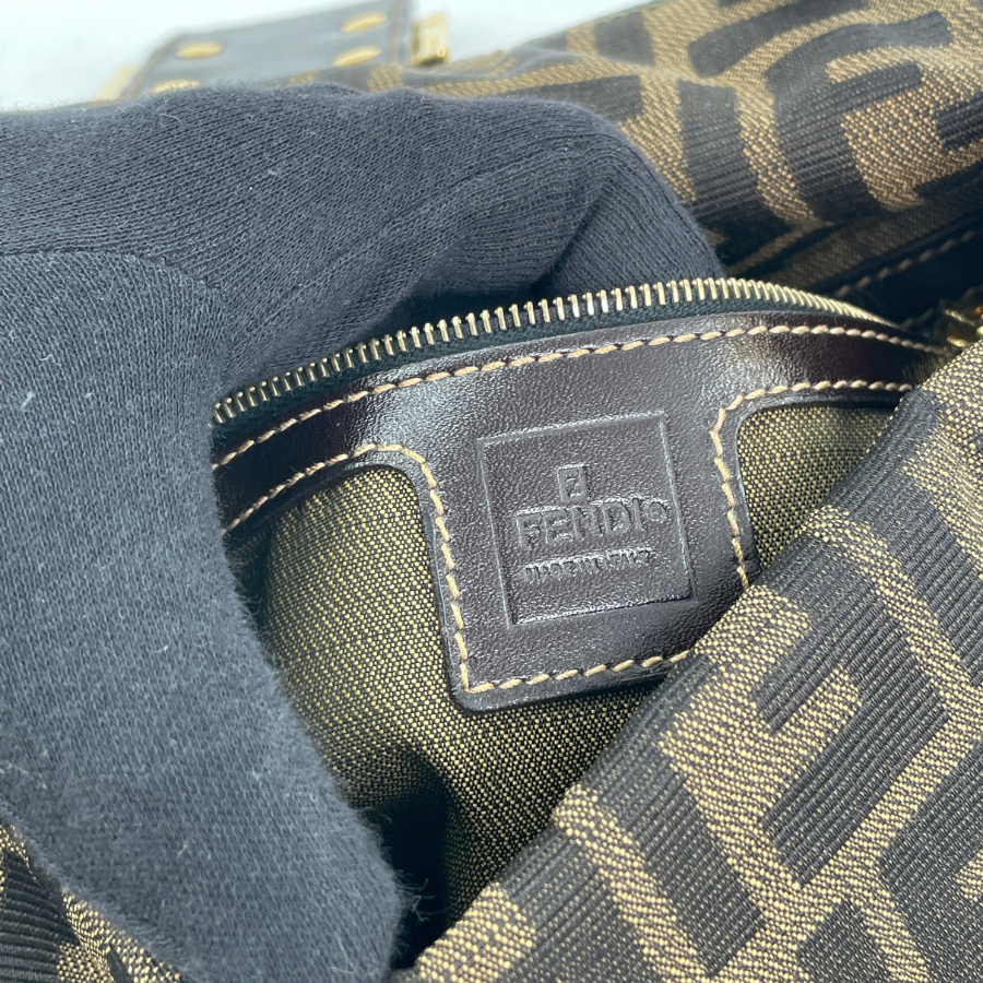 FENDI ズッカ ワンショルダー ブラウン