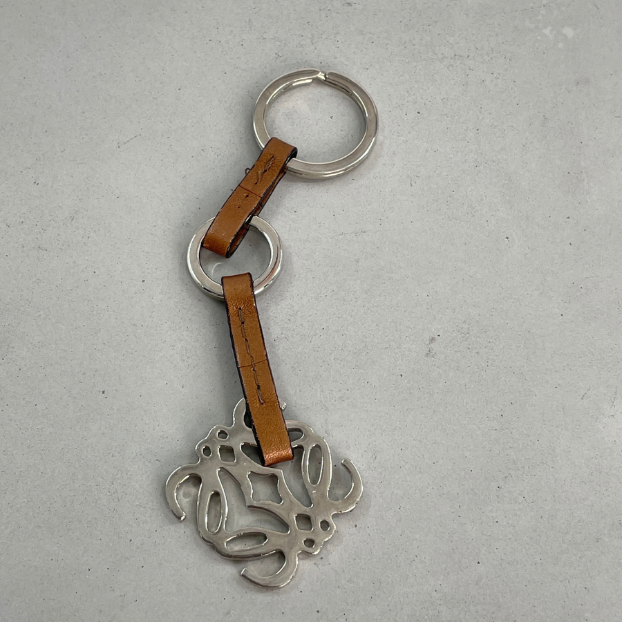 LOEWE キーホルダー シルバー ロゴ