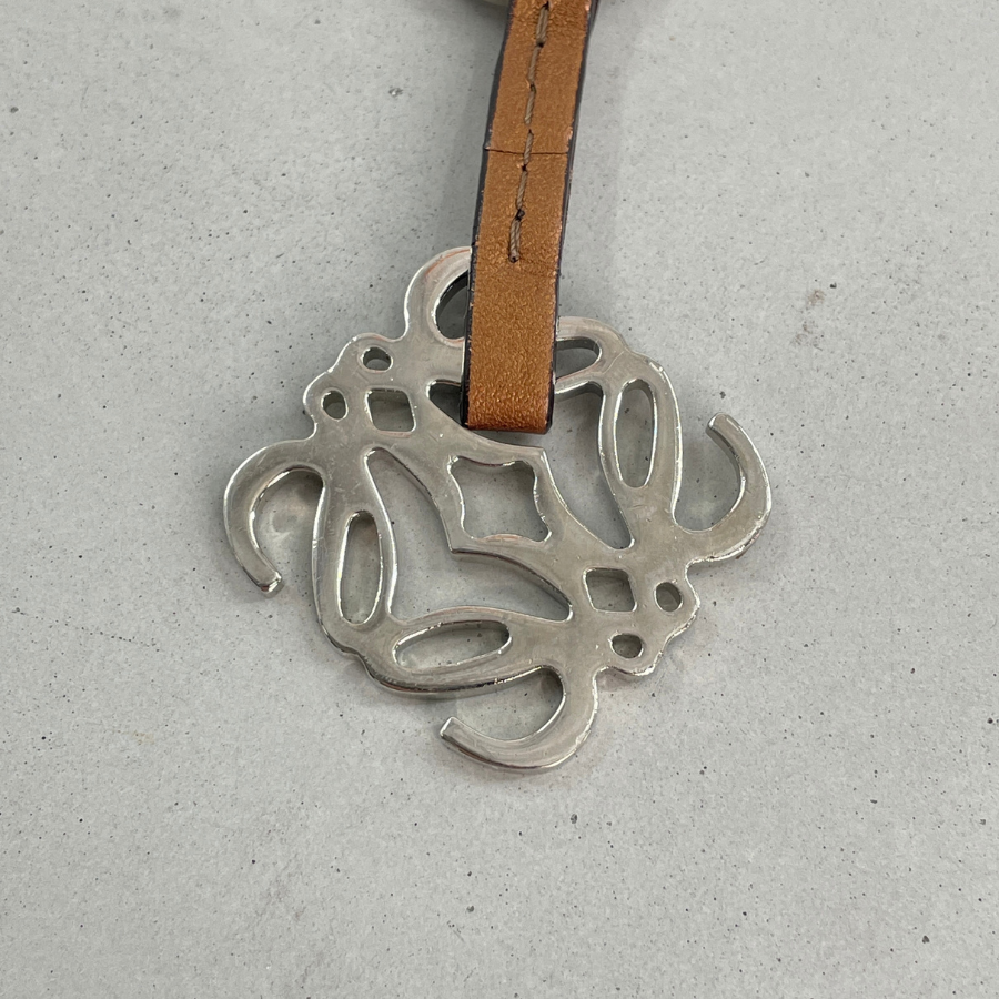 LOEWE キーホルダー シルバー ロゴ