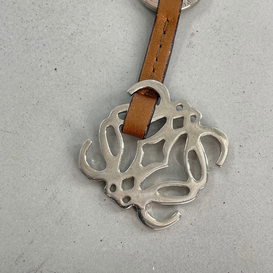 LOEWE キーホルダー シルバー ロゴ