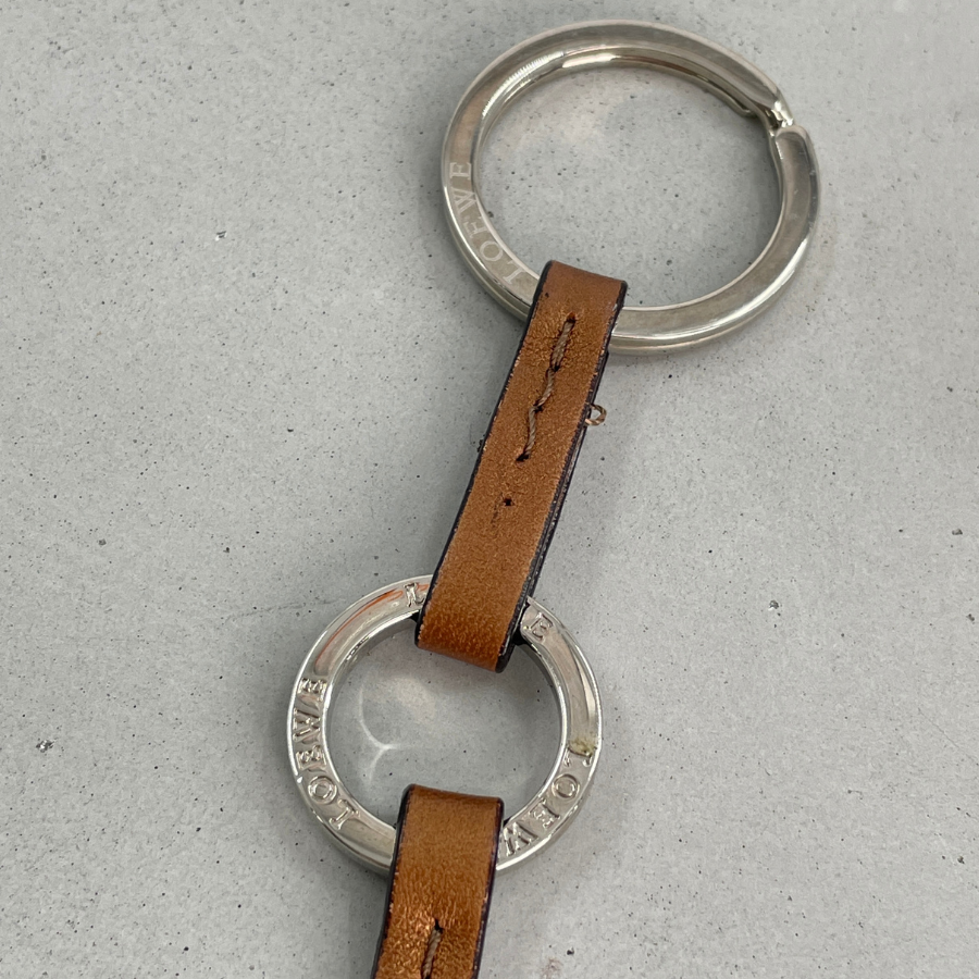 LOEWE キーホルダー シルバー ロゴ
