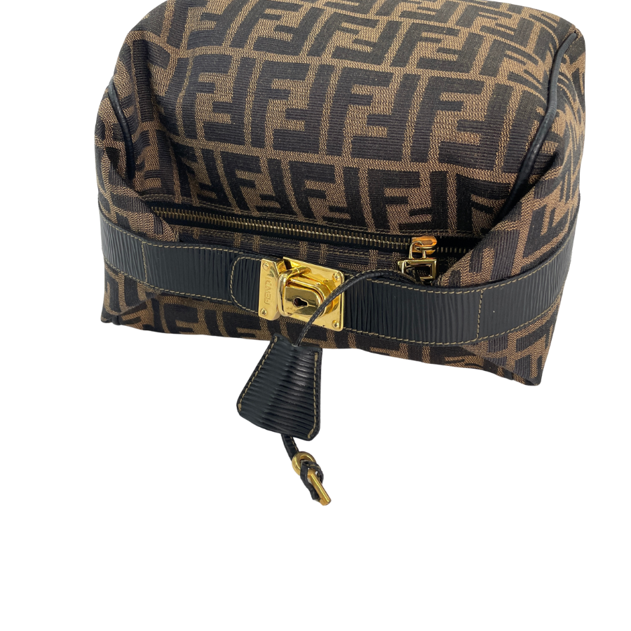 FENDI ズッカ ワンショルダーバッグ