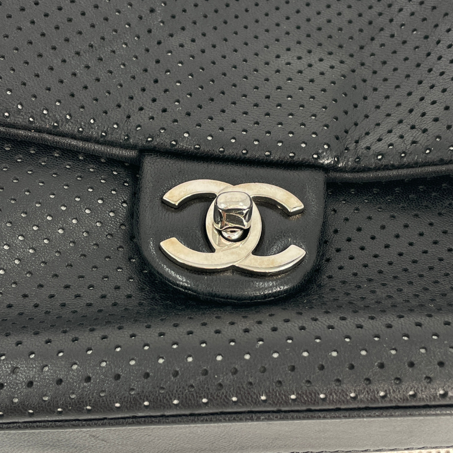 CHANEL チェーンショルダー バッグ パンチング