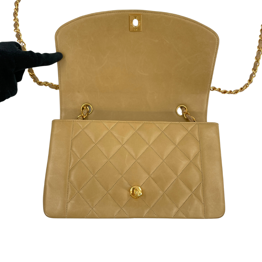 CHANEL マトラッセ ショルダーバッグ ラムスキン ベージュ