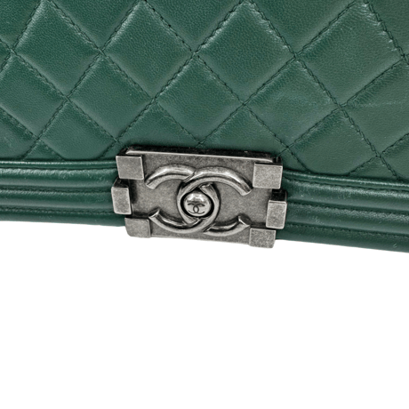 CHANEL チェーンクラッチ