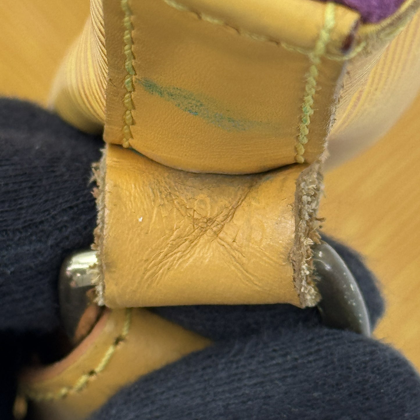 LOUIS VUITTON エピ プチノエ イエロー レザー 巾着 ショルダーバッグ M44109