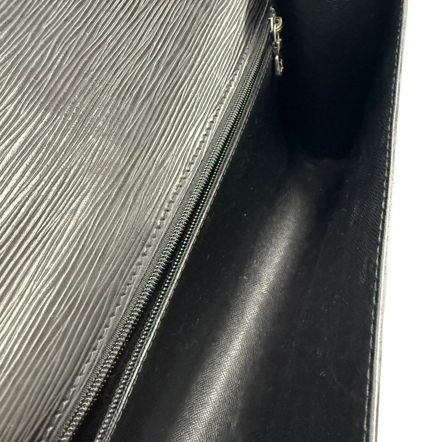 LOUIS VUITTON シャイヨー エピ ノワール レザー ブラック クラッチバッグ M52532