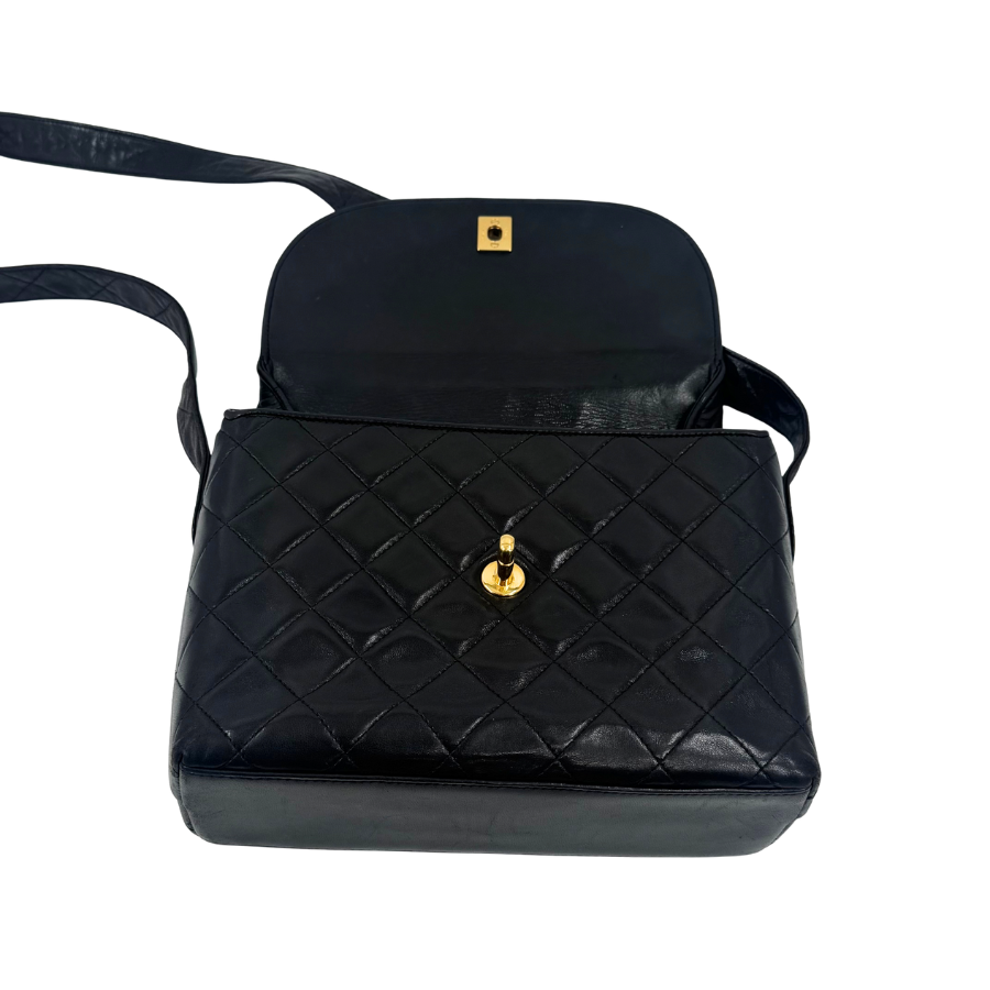 CHANEL　ショルダー　ラムスキン