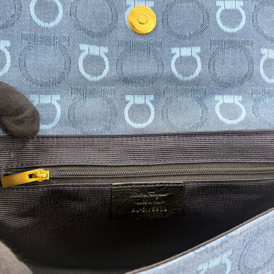 Ferragamo　デニム　ガンチーニ