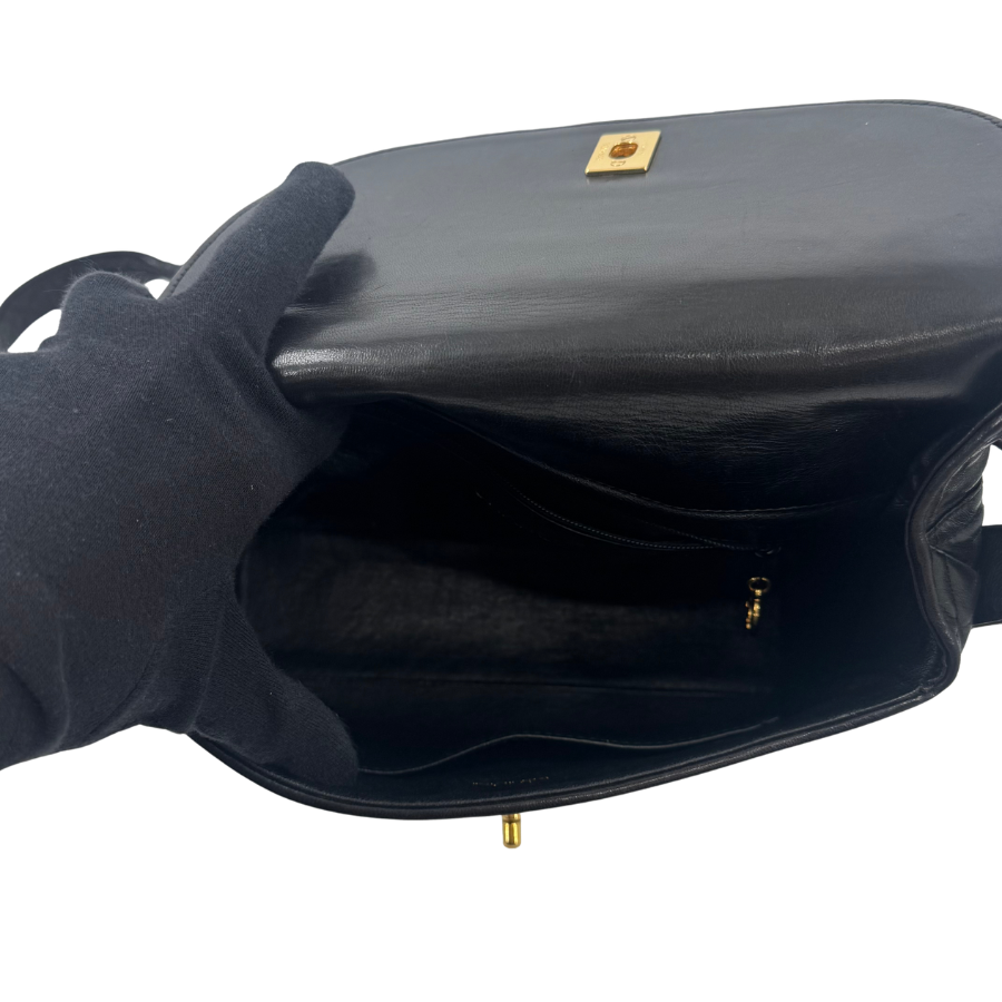 CHANEL　ショルダー　ラムスキン