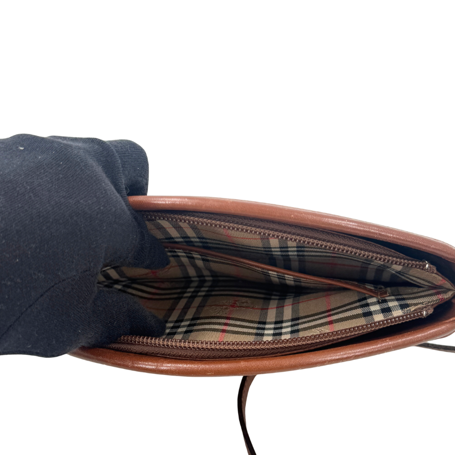 BURBERRY　ショルダーバッグ　ブラウン