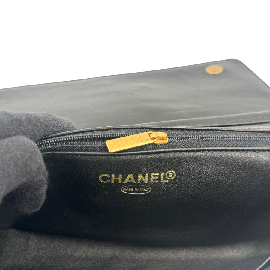 CHANEL　イーグル　チェーンクラッチバッグ