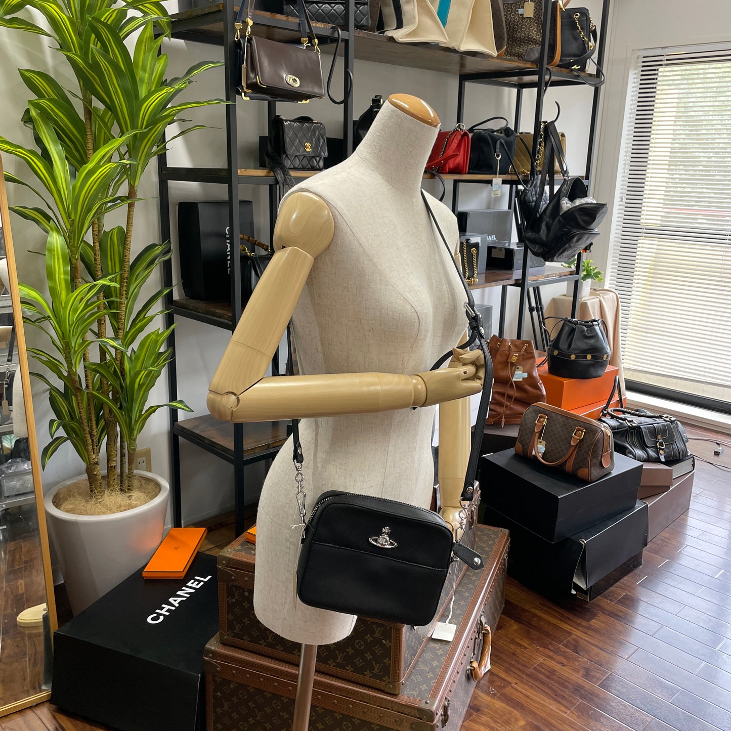 Vivienne Westwood　レザー  ショルダーバッグ