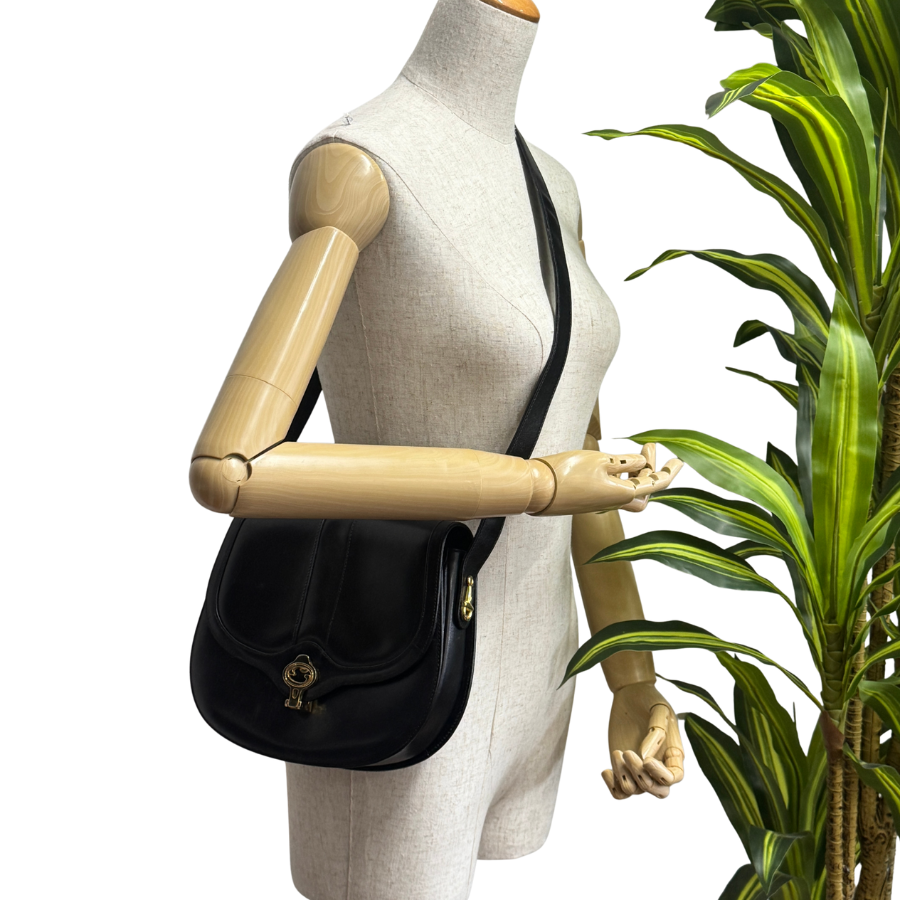 GUCCI　ショルダーバッグ　ブラック