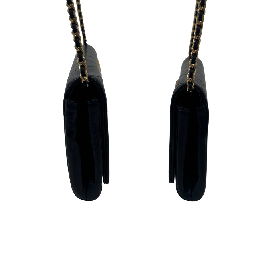 CHANEL　イーグル　チェーンクラッチバッグ