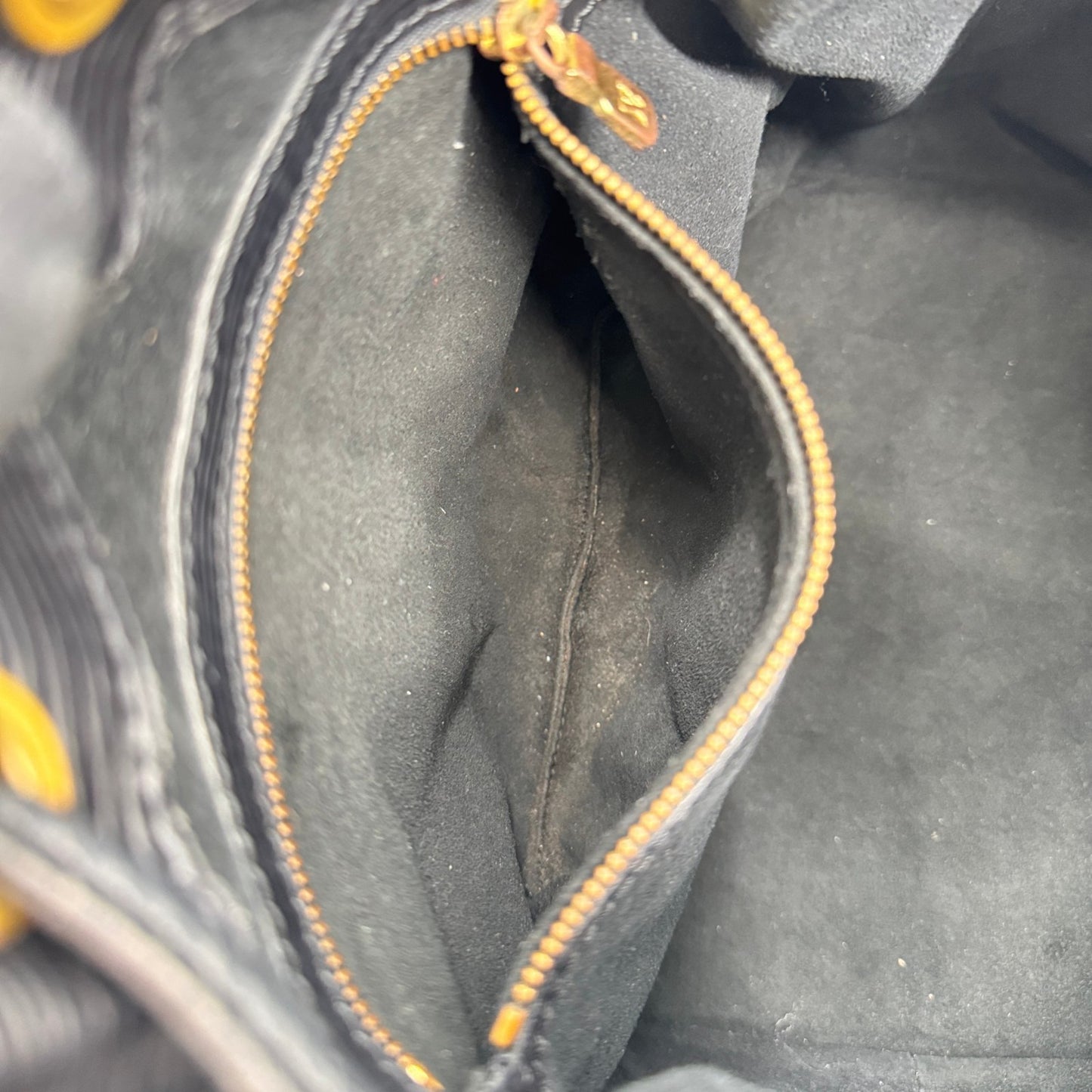 LOUIS VUITTON エピ・ノワール プチ・ノエ M59012 巾着 ショルダーバッグ