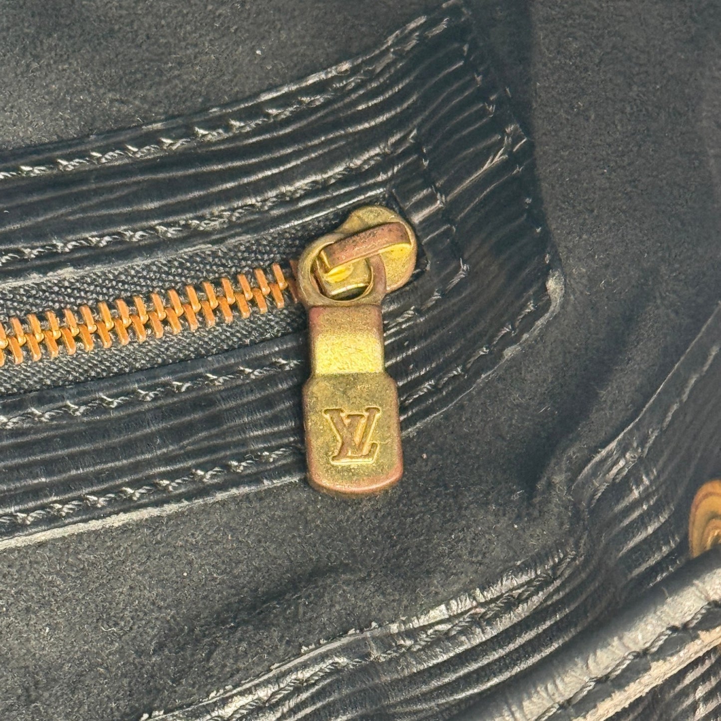 LOUIS VUITTON エピ・ノワール プチ・ノエ M59012 巾着 ショルダーバッグ
