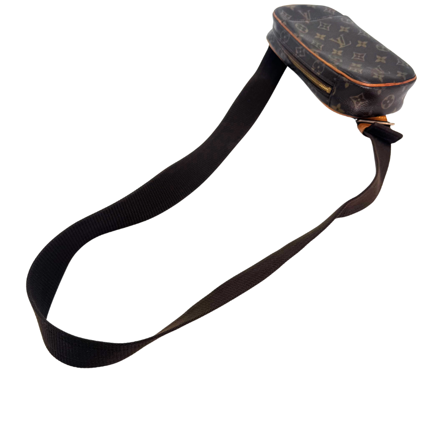 LOUIS VUITTON　ボディバッグ　モノグラム
