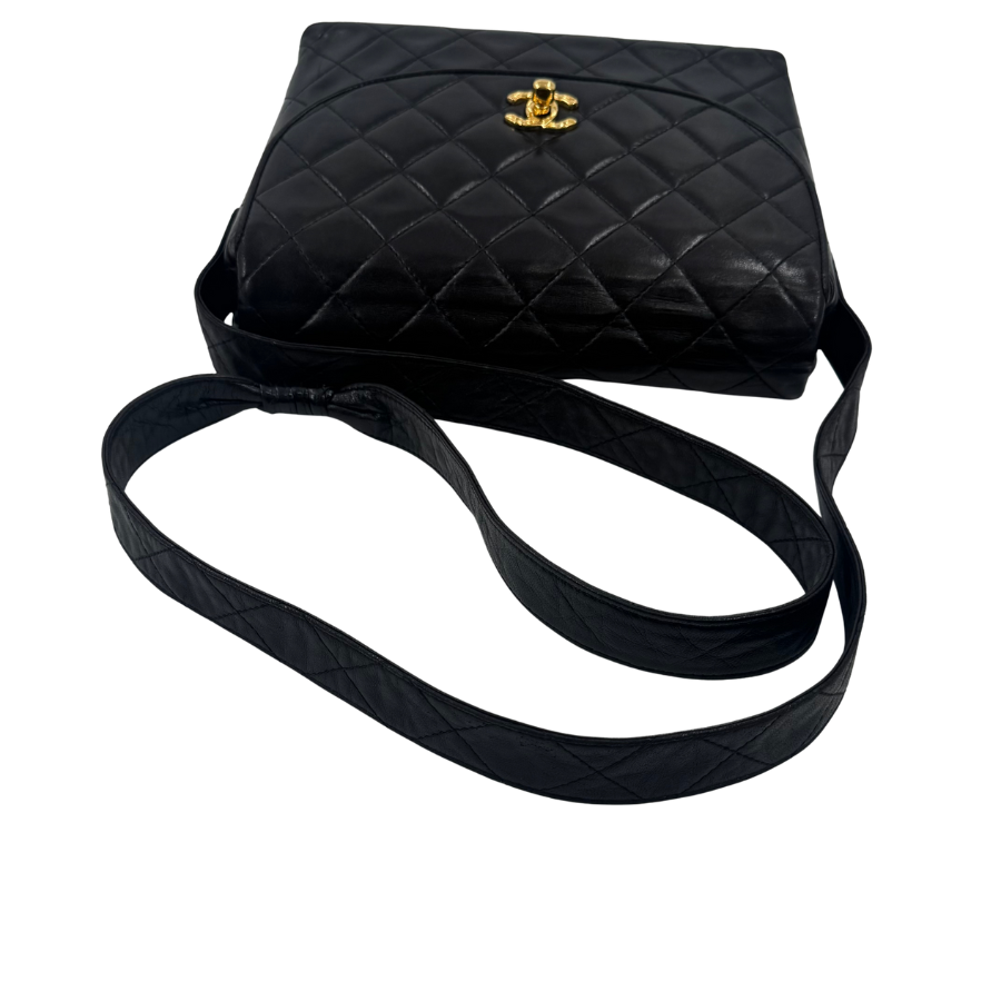 CHANEL　ショルダー　ラムスキン