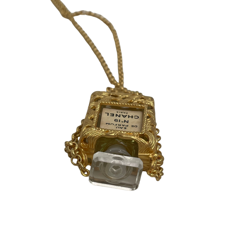 CHANEL　香水ケース　ネックレス