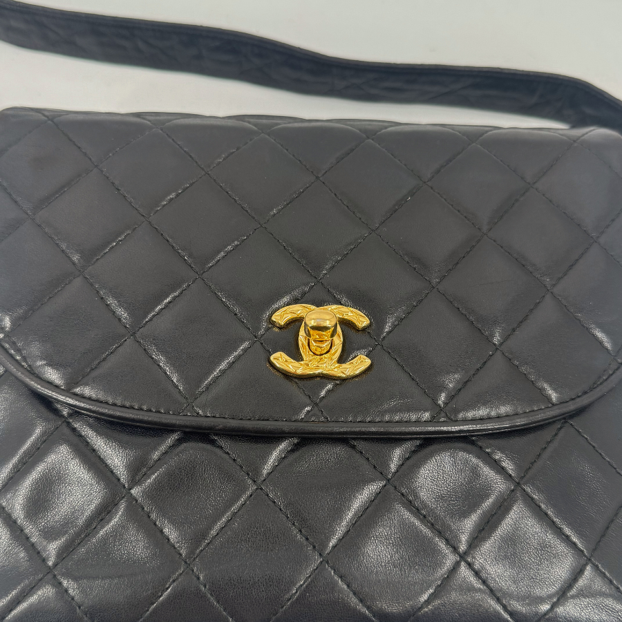 CHANEL　ショルダー　ラムスキン