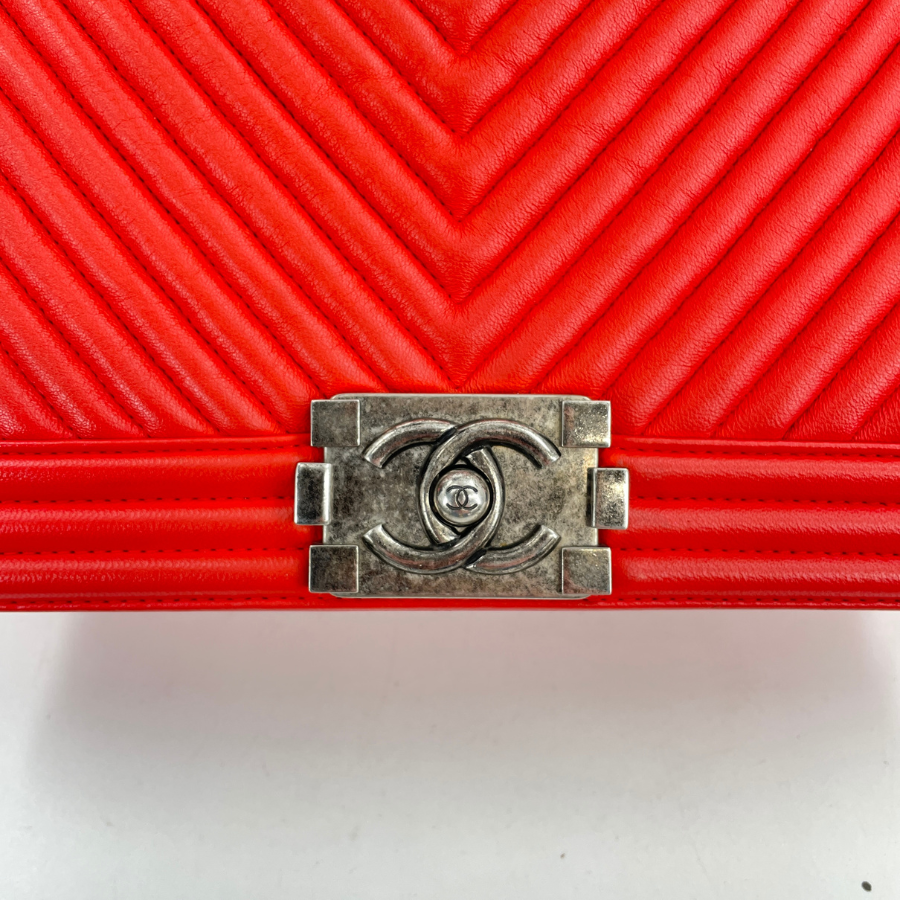 CHANEL　ボーイシャネル　Vステッチ