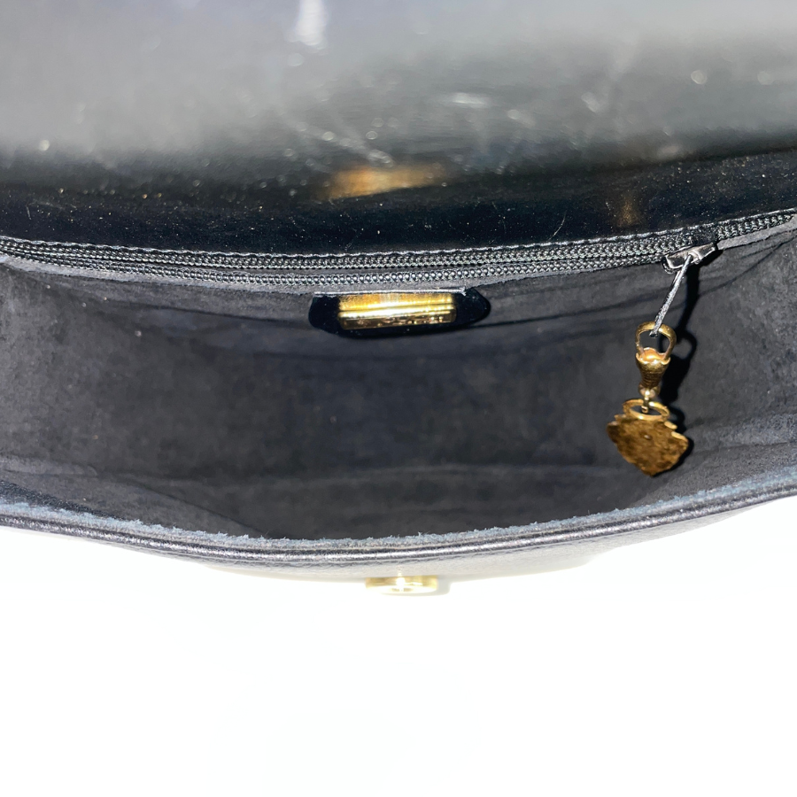 GUCCI　インターロッキングロゴショルダー