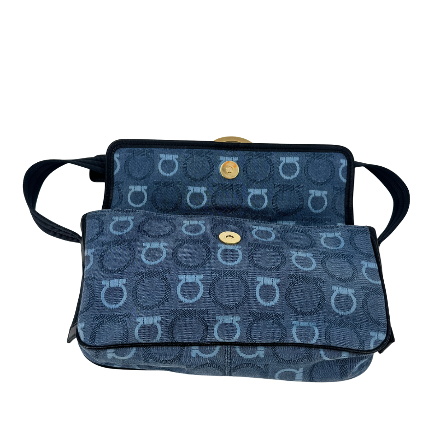 Ferragamo　デニム　ガンチーニ