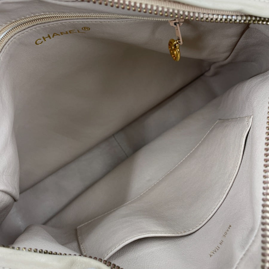 CHANEL Lambskin Coco Shoulder Bag