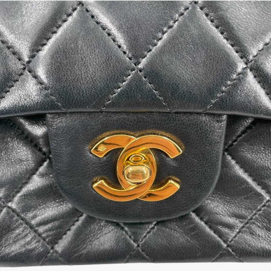 CHANEL Vintage Black Lambskin 23cm Classic Flap Bag