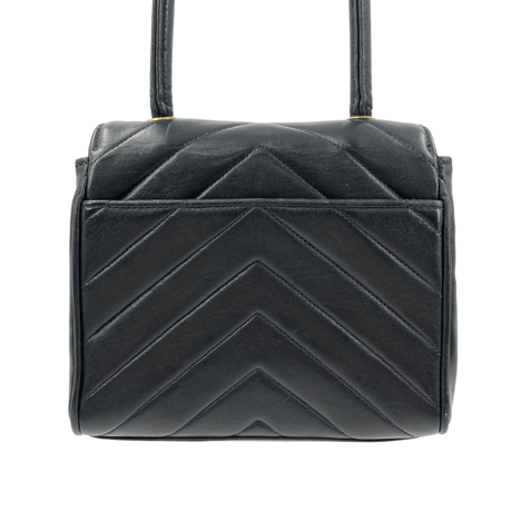 CHANEL　Vステッチ　シェブロンターンロック　ショルダー　バッグ