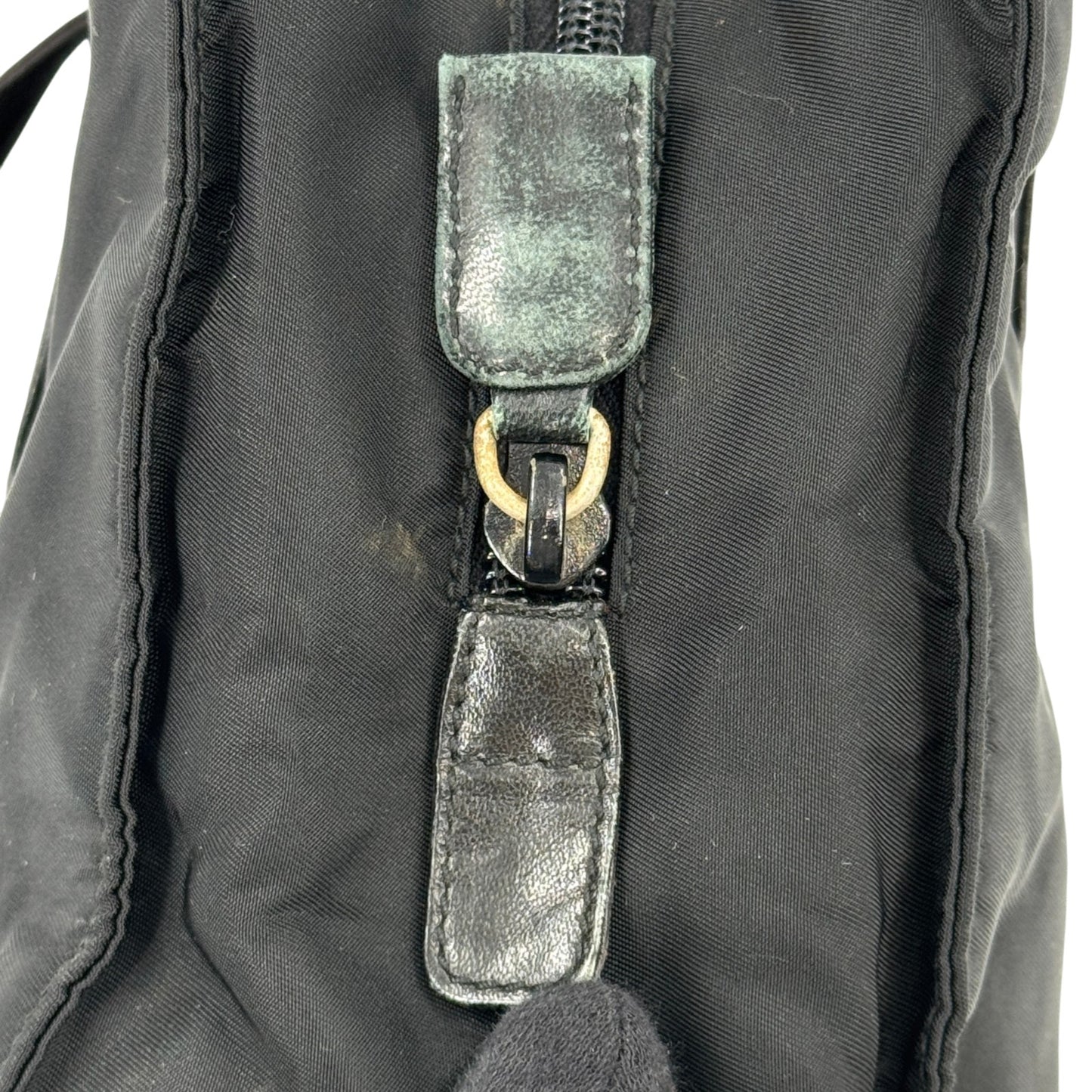 PRADA テスート ブラック ショルダーバッグ
