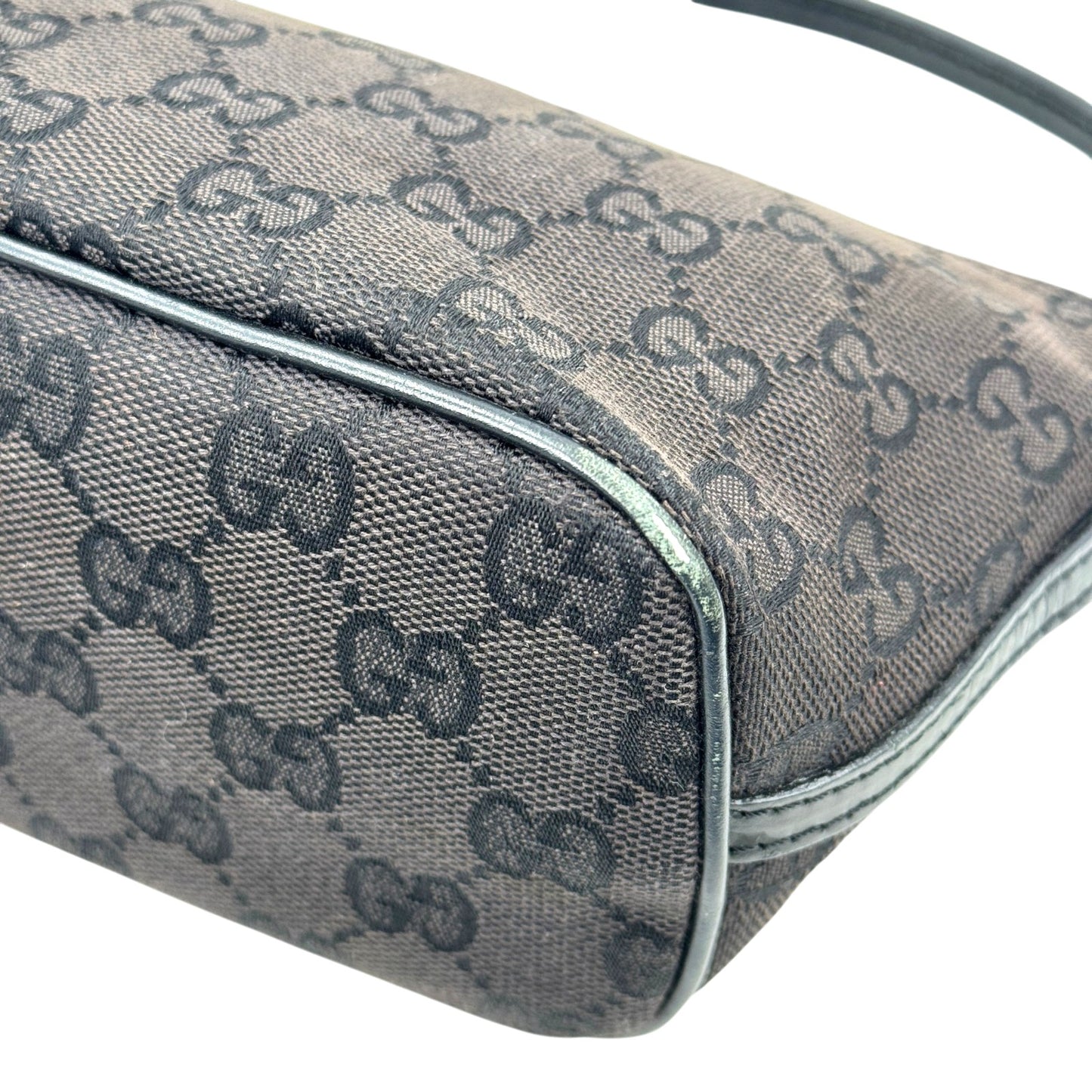 GUCCI  ブラック GGキャンバス ハンドバッグ