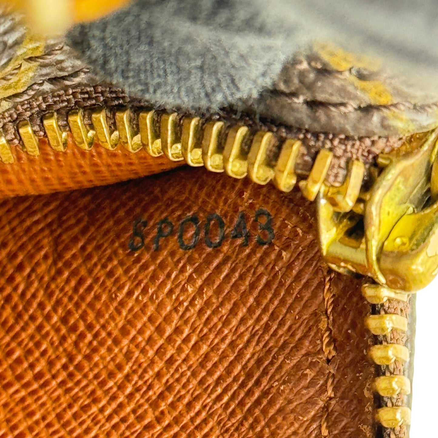 LOUIS VUITTON モノグラム パピヨン 26 M51366 ハンドバッグ