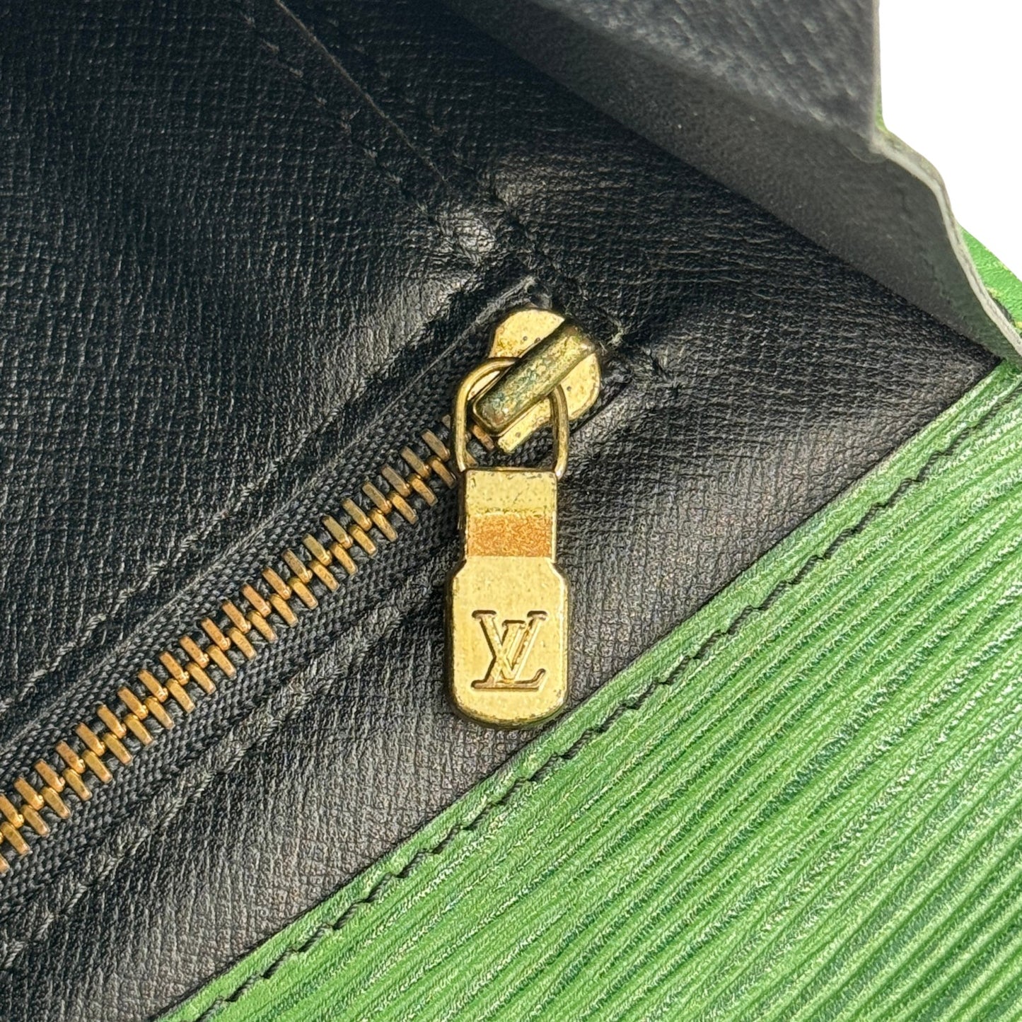 LOUIS VUITTON エピ グリーン モンテーニュ 27 M52664 クラッチバッグ