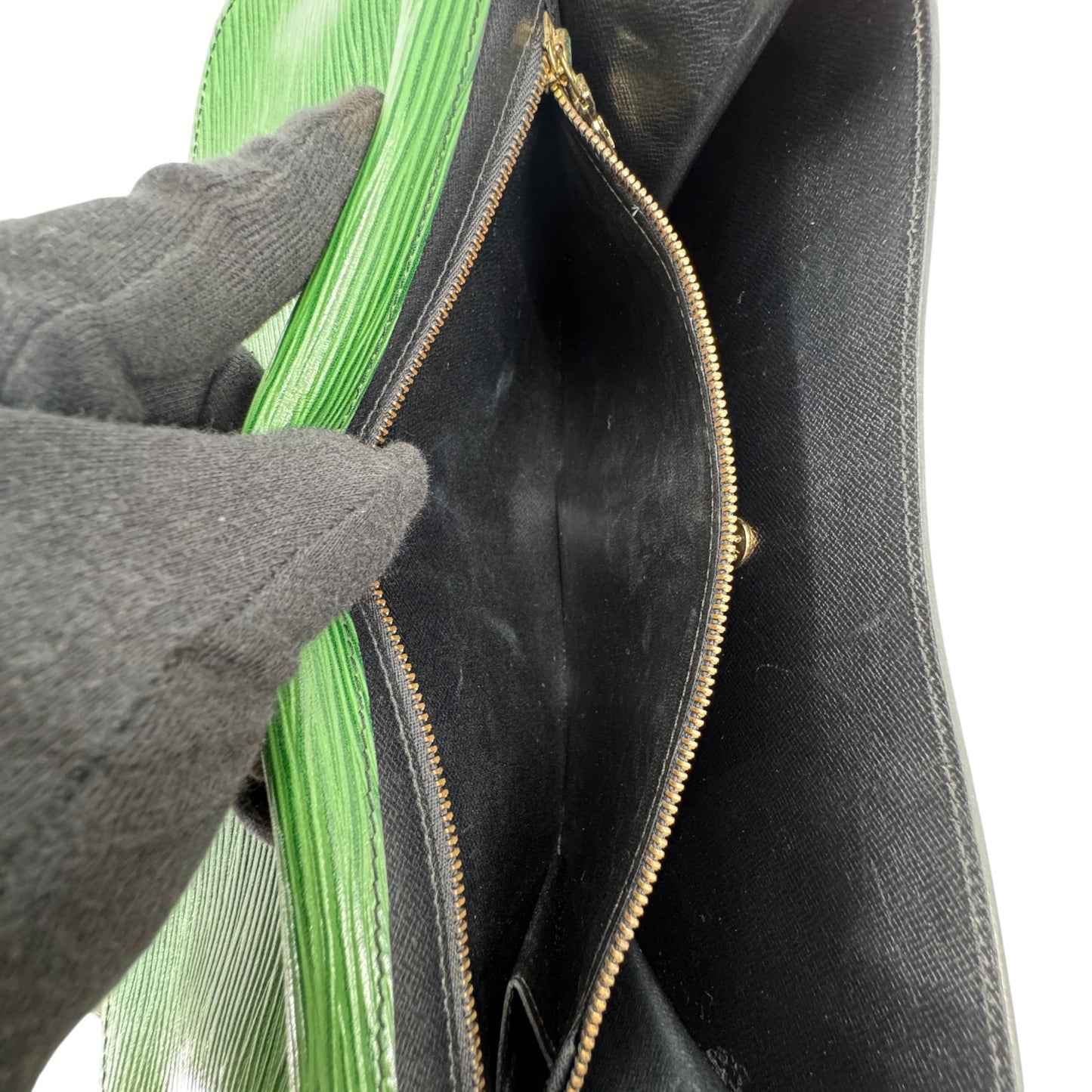 LOUIS VUITTON エピ グリーン モンテーニュ 27 M52664 クラッチバッグ