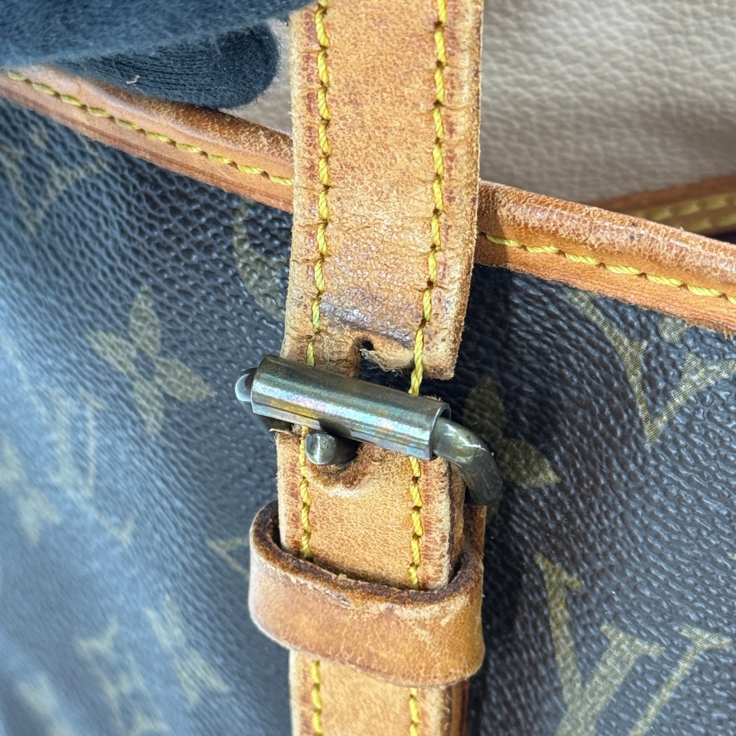 LOUIS VUITTON モノグラム バケット GM M42236 ショルダーバッグ
