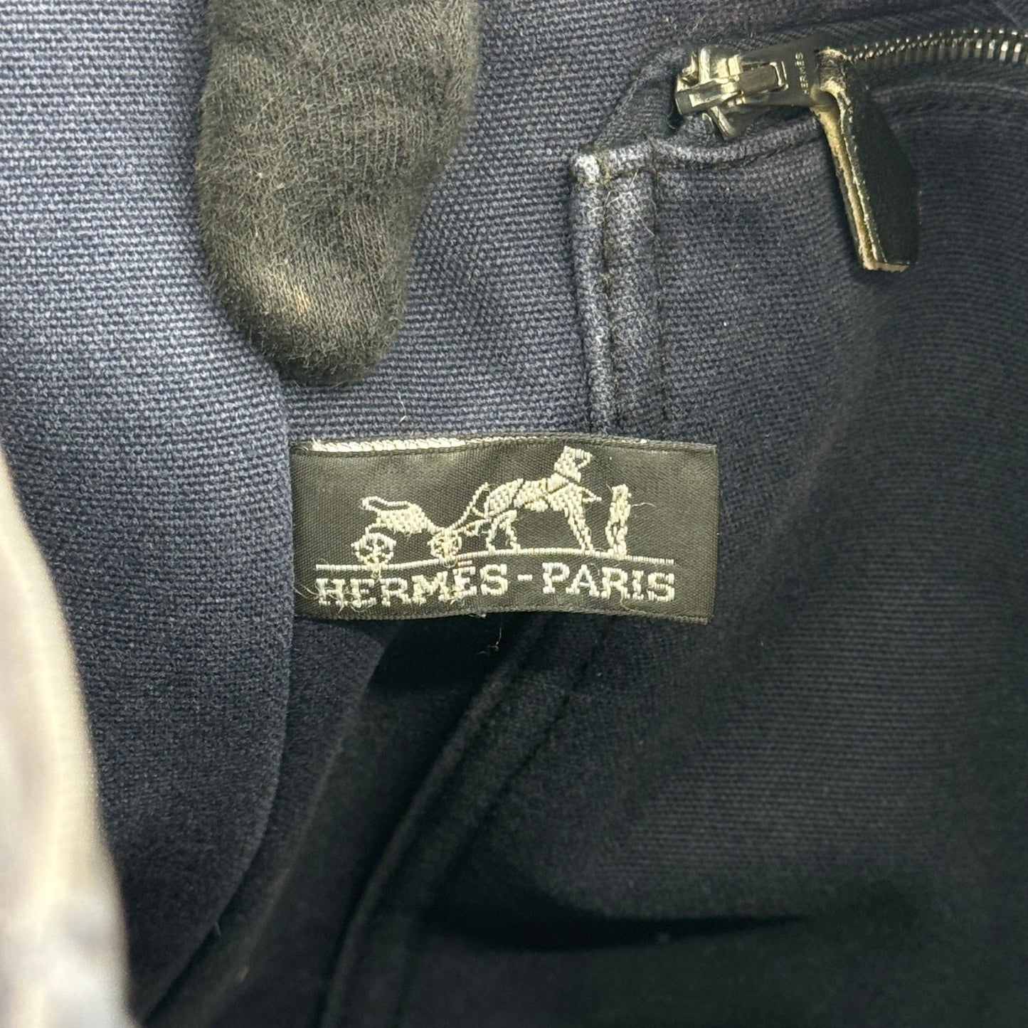 HERMES ブラック×ネイビー サックフールトゥーMM ハンドバッグ