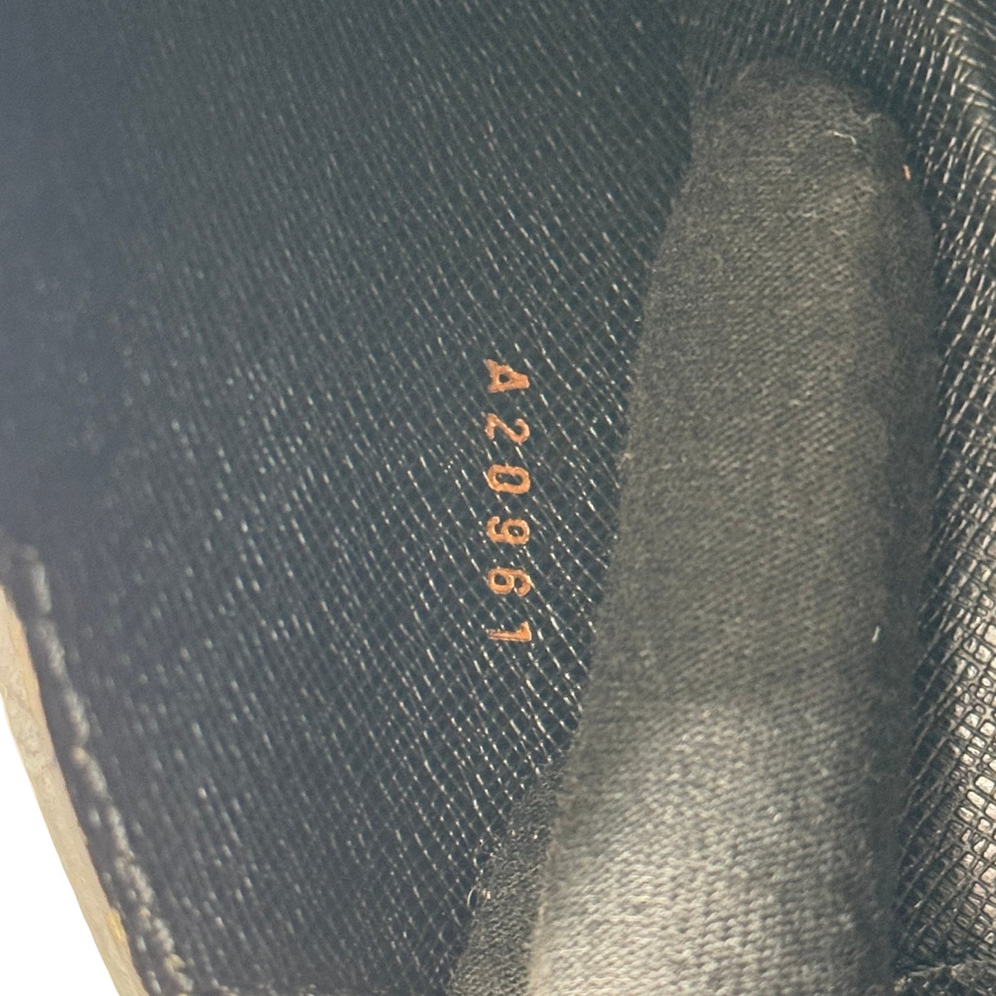 LOUIS VUITTON エピ ノワール ポルト ドキュマン セナチュール M54452  ブリーフケース
