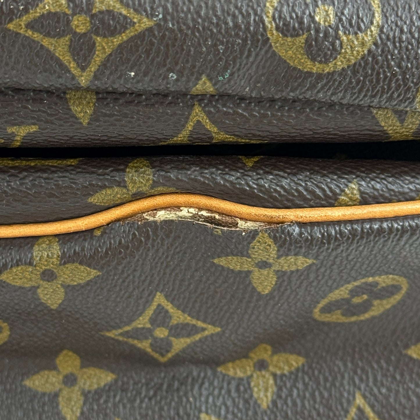 LOUIS VUITTON モノグラム・ソミュール43 M42252 ショルダーバッグ