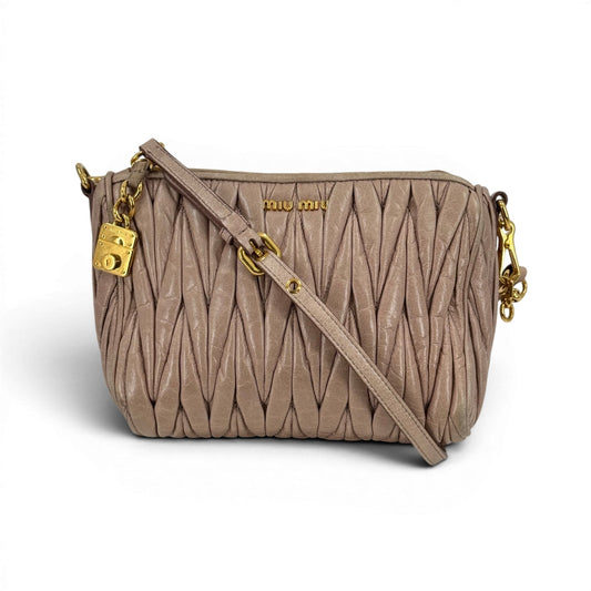 MIU MIU マトラッセ ピンク ショルダーバッグ