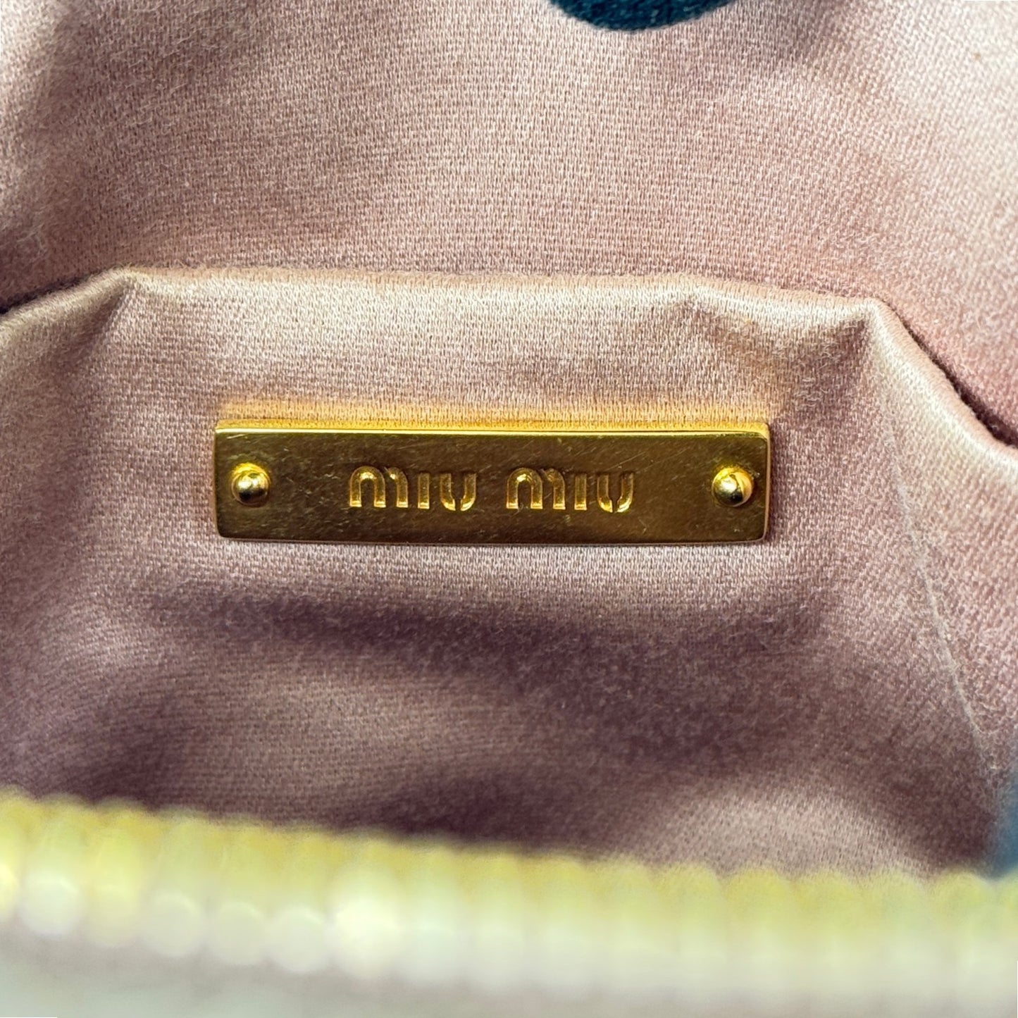 MIU MIU マトラッセ ピンク ショルダーバッグ