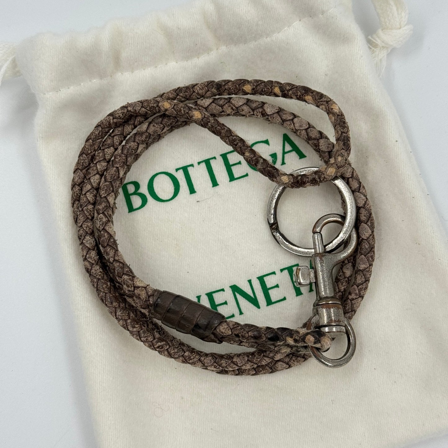 BOTTEGA VENETA イントレチャート レザー ネックストラップ