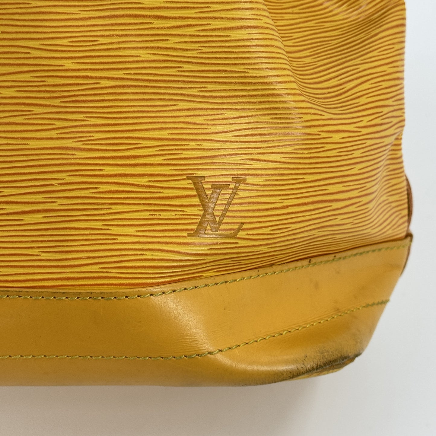 LOUIS VUITTON エピ プチノエ イエロー レザー 巾着 ショルダーバッグ M44109
