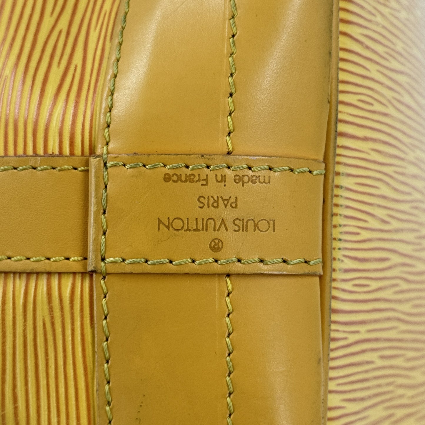 LOUIS VUITTON エピ プチノエ イエロー レザー 巾着 ショルダーバッグ M44109