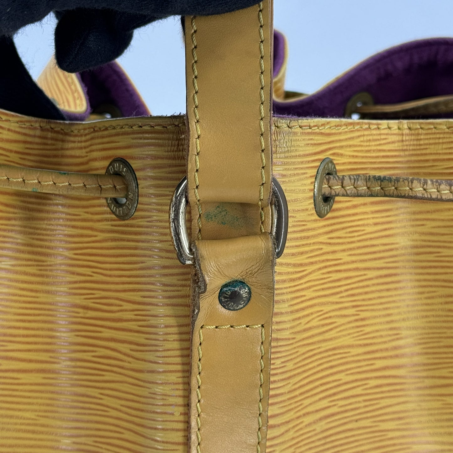 LOUIS VUITTON エピ プチノエ イエロー レザー 巾着 ショルダーバッグ M44109