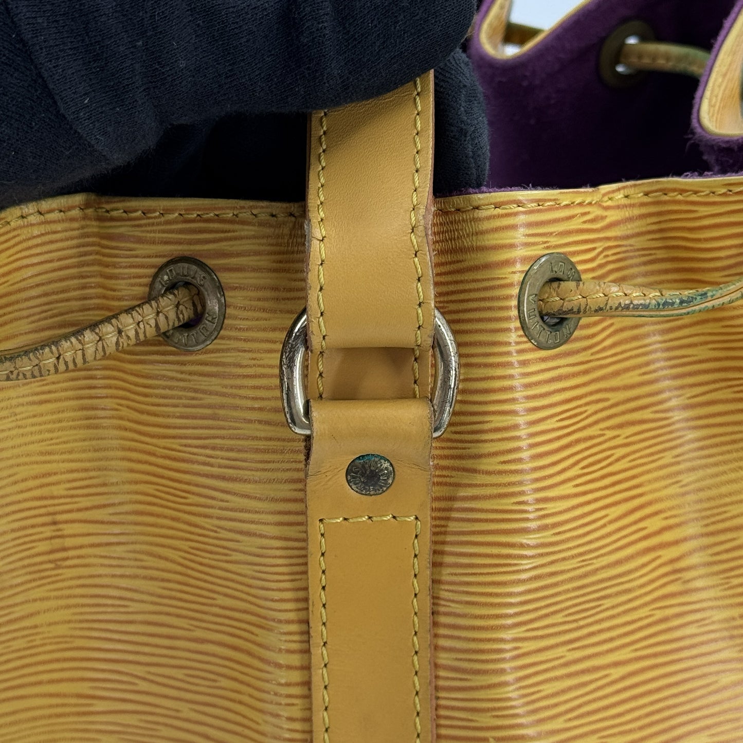 LOUIS VUITTON エピ プチノエ イエロー レザー 巾着 ショルダーバッグ M44109