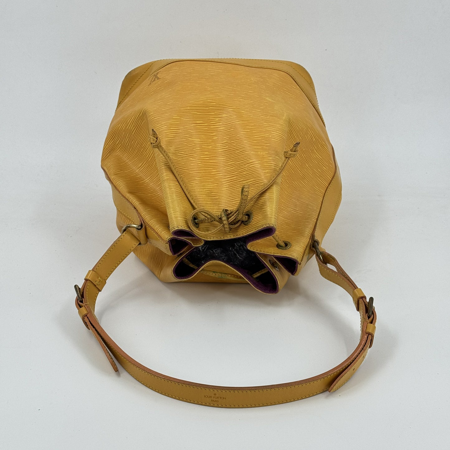 LOUIS VUITTON エピ プチノエ イエロー レザー 巾着 ショルダーバッグ M44109