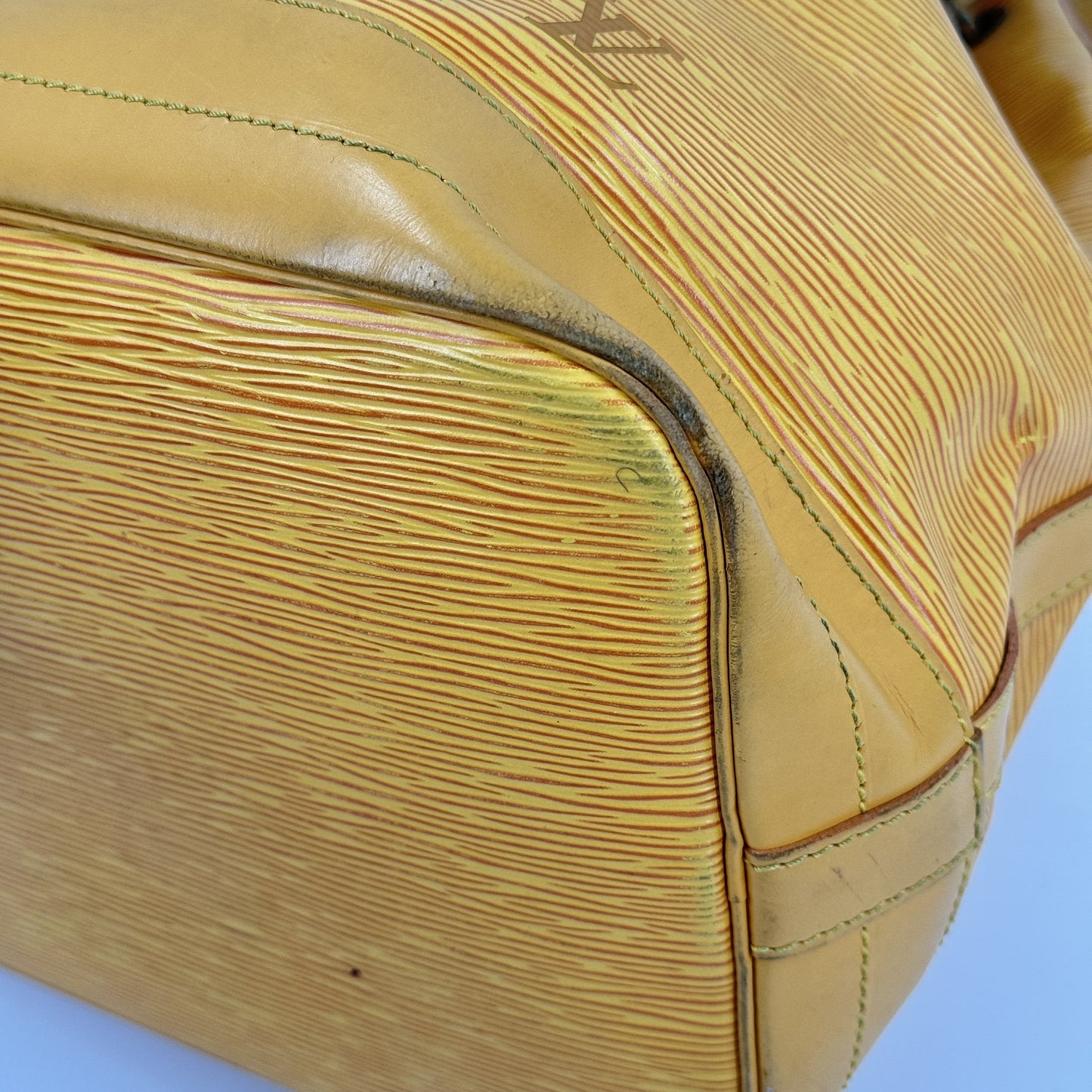 LOUIS VUITTON エピ プチノエ イエロー レザー 巾着 ショルダーバッグ M44109