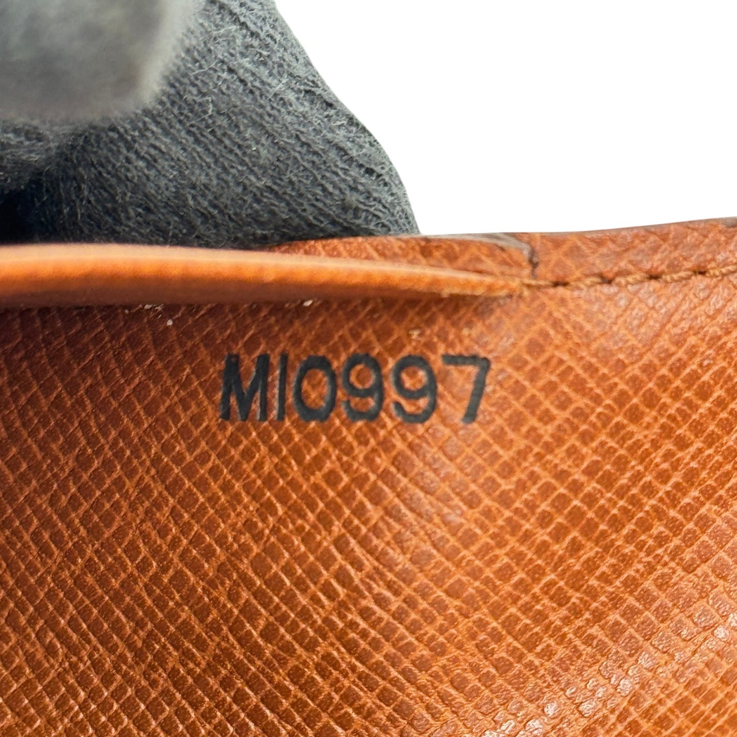 LOUIS VUITTON クーベルチュール モノグラム キャンバス パスポートケース M60180